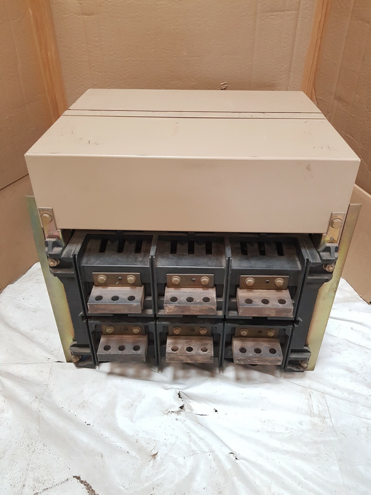 Merlin Gerin Masterpact M25 H1 Circuit Breaker 380/440V 480/690V 50/60Hz 2500A