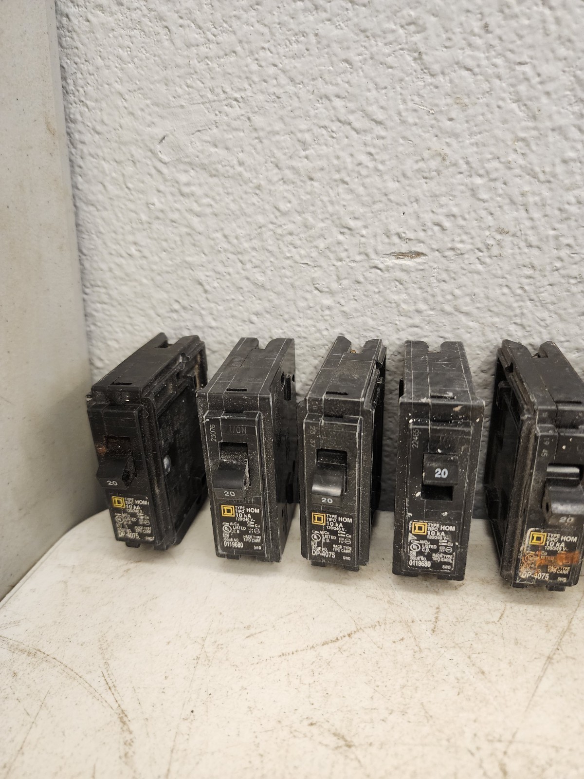LOT OF 12 Square D HOM120 Circuit Breaker, 20A, 120/240V, 1P, USED