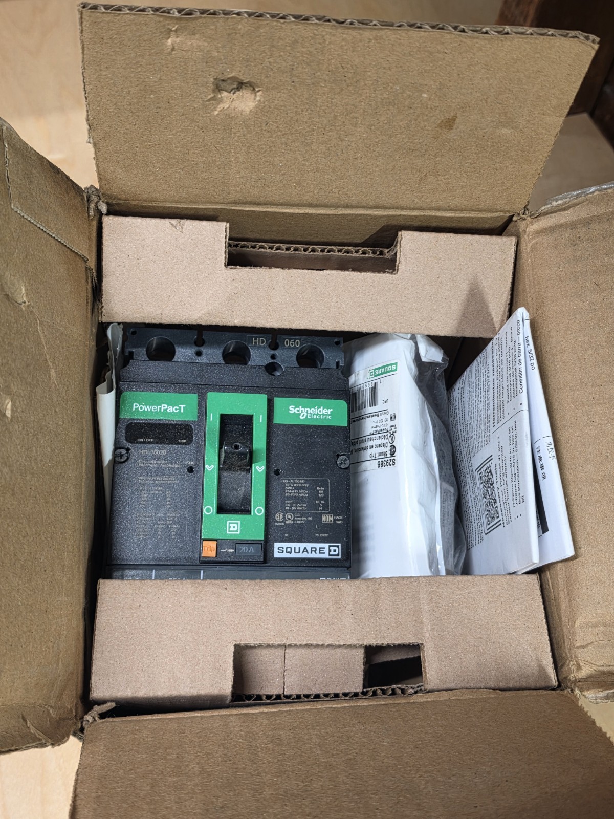 Schneider Electric HDL36020 3-Pole Circuit Breaker PowerPact HD 060 Working