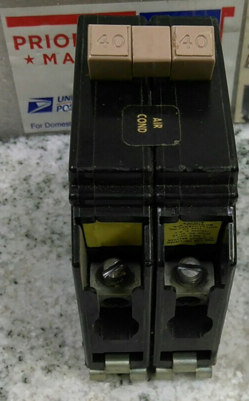 Cutler-Hammer/CH240/40A/2p/120/240VAC/PLUG IN/GROVE SLIDE/Breaker/METAL (3D3UP)