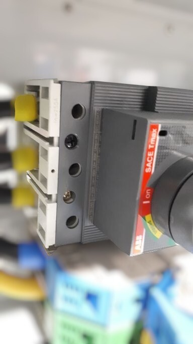 ABB Tmax T3N 250 circuit breaker main switch machine switch 44981