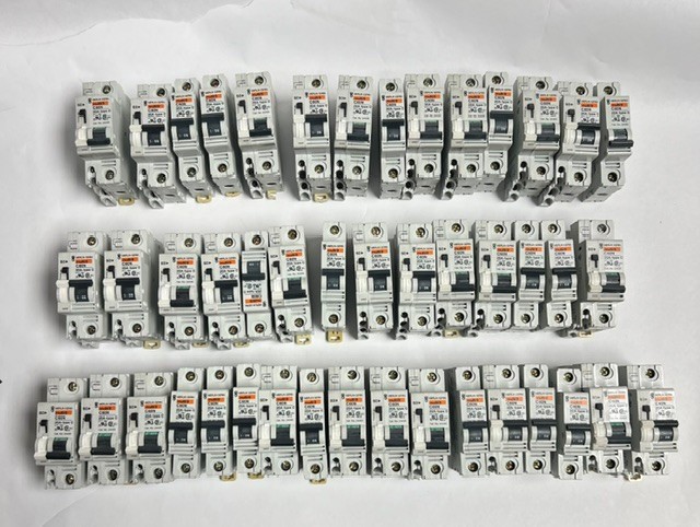 Merlin Gerin Multi9 C60N 20A Type C 277V 1‑Pole Circuit Breaker – Lot of 45