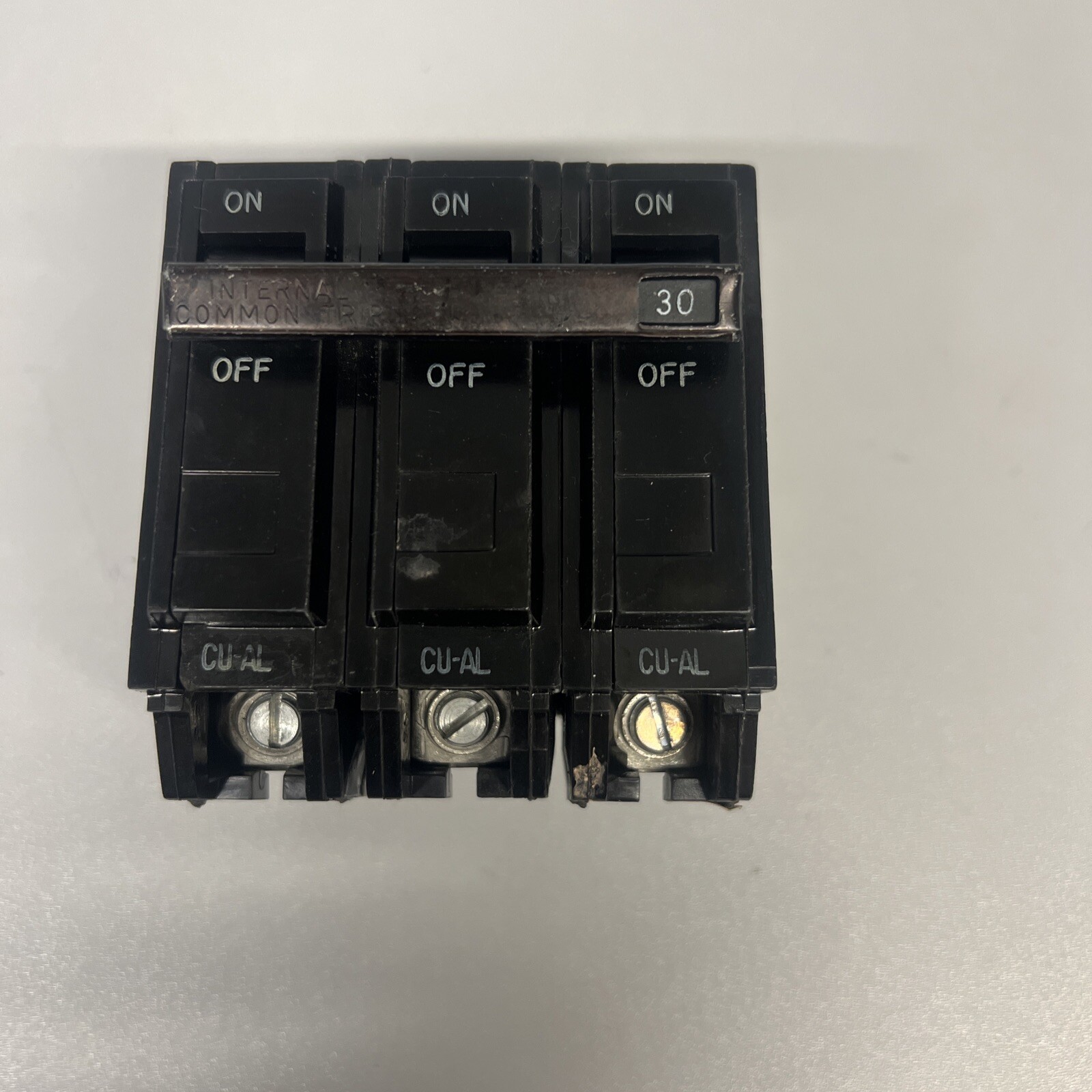 General Electric THQL32030 3 Pole Circuit Breaker 30A 3P Chipped W#