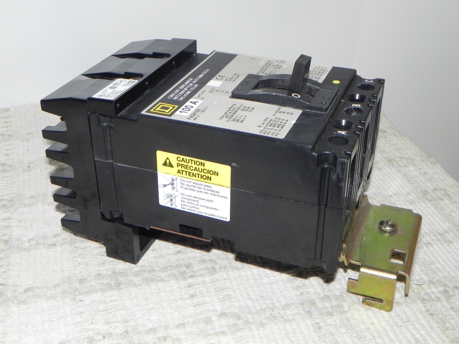 Square D FA34100 Circuit Breaker, 100 Amps. Voltage Rating: 480 VAC / 250 VDC.