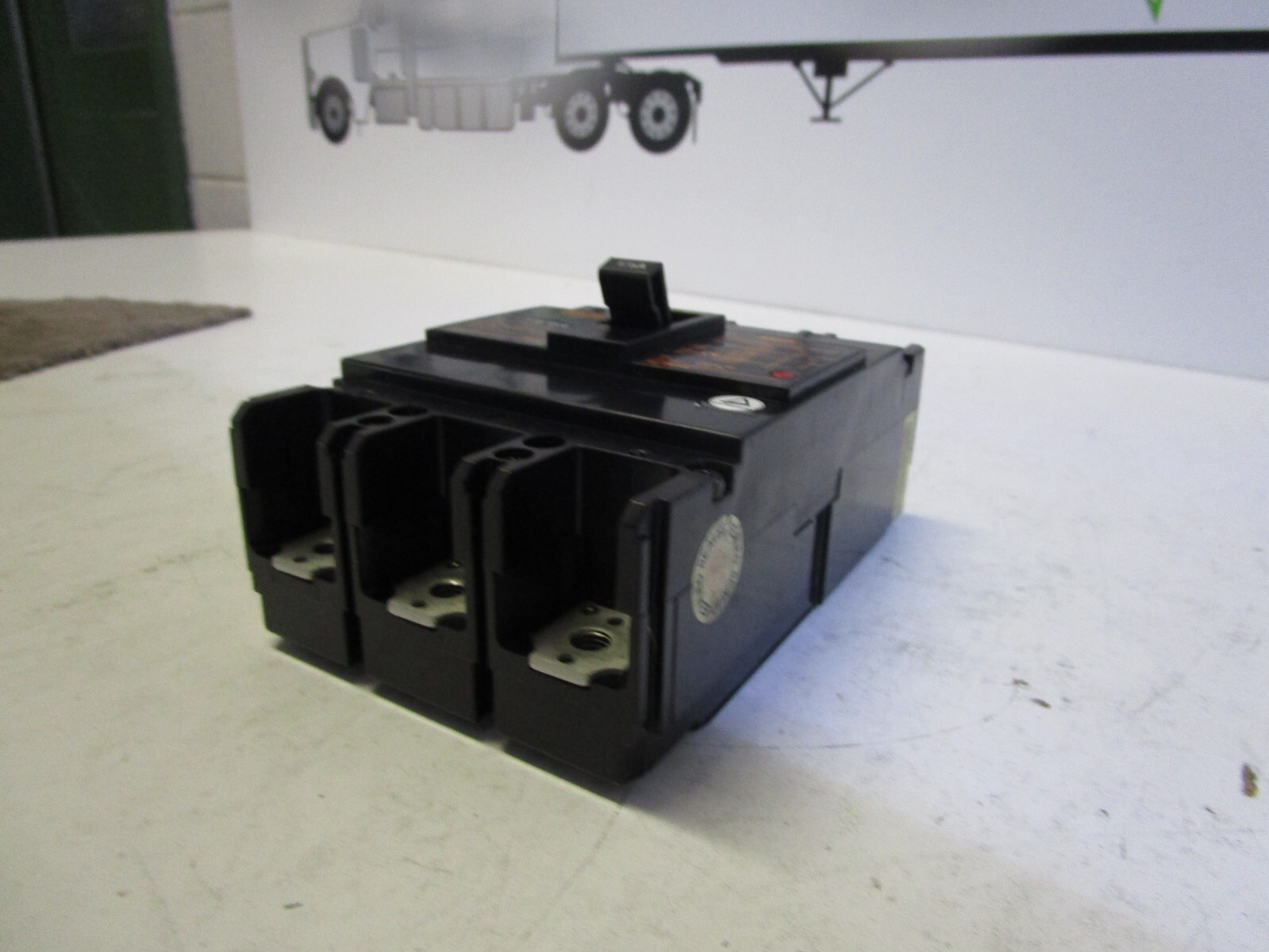 FUJI EA203B 175A 3 POLE CIRCUIT BREAKER USED FREE SHIPPING!!!!!!!!!!!!!