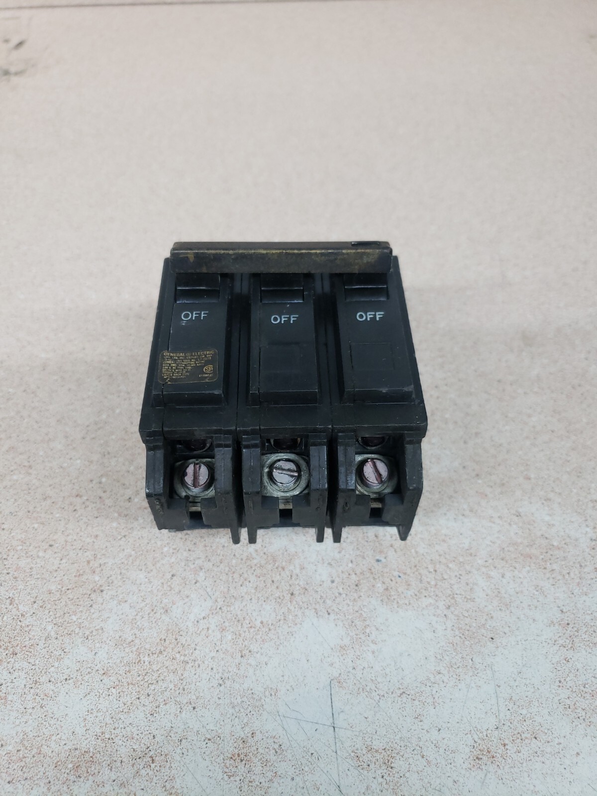 CHIPPED GE THQL32030 Plug-In Mount Circuit Breaker 3-Pole 30A 240VAC 10kA