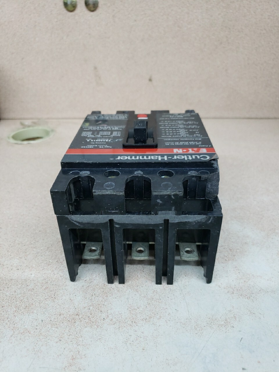 Cutler Hammer Eaton FS340015A 15 Amp Circuit Breaker *Chipped