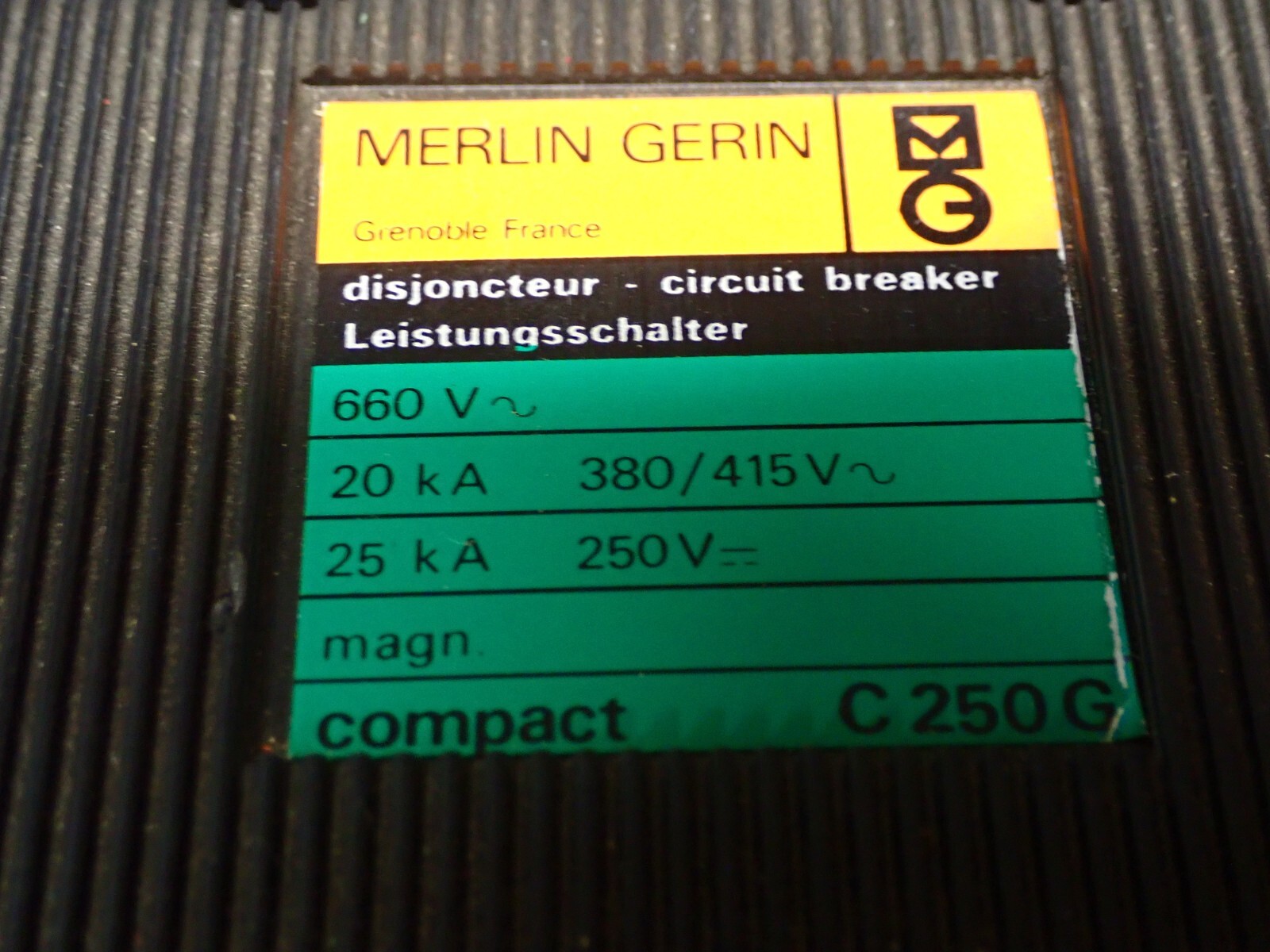 MERLIN GERIN C250G Circuit Breaker 250A 660V 20kA 380/415V 25kA 250V See Pics