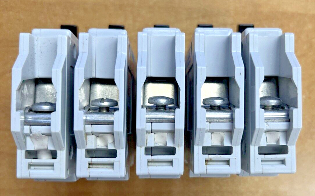 Commander QBH115 **Lot of 5** Sylvania 1 Pole 15A Breaker (black & white)