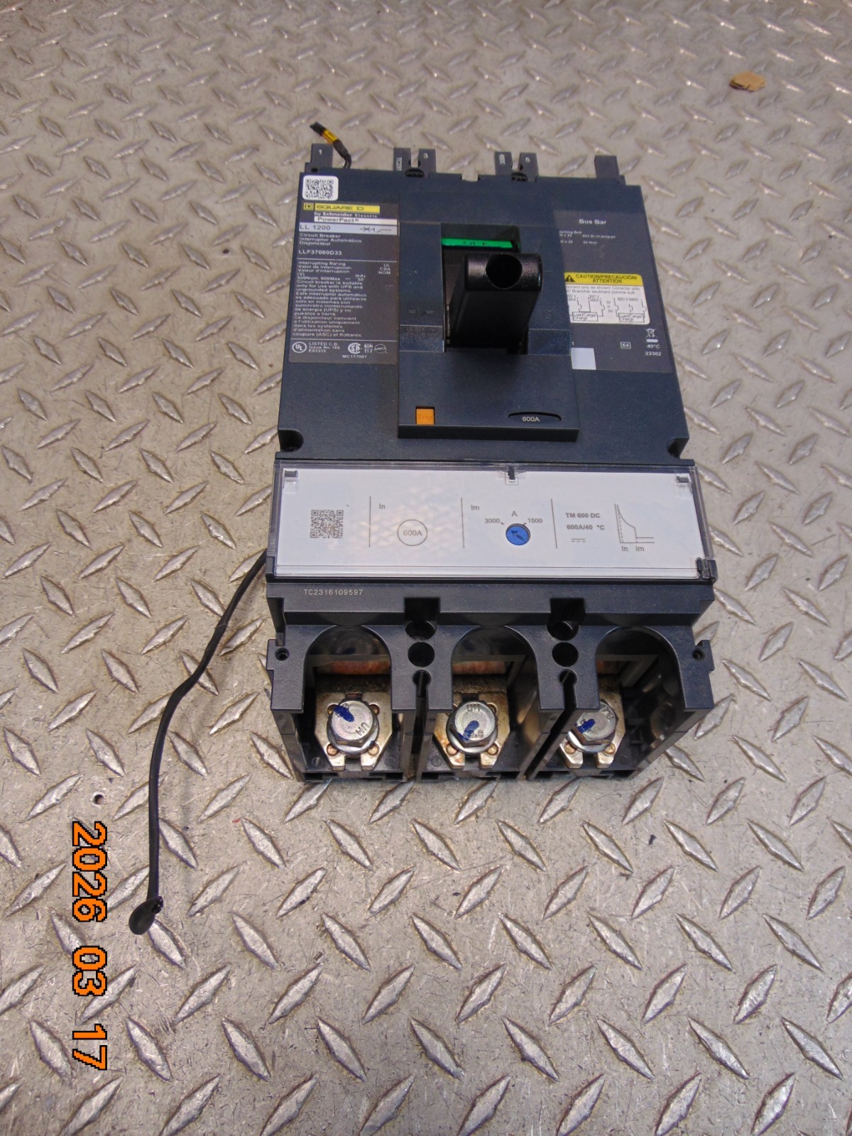 SQUARE D SCHNEIDER LLF37060D33 LL1200 POWERPACT 600A CIRCUIT BREAKER w 600A TRIP