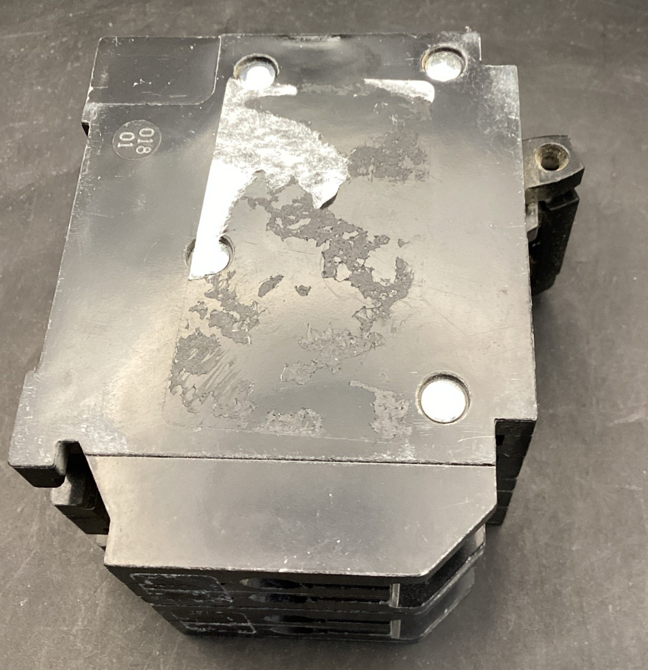 Used SquareD Homt2020220 20 AMP CIRCUIT BREAKER QUAD POLE 120/240 VAC ⚪️