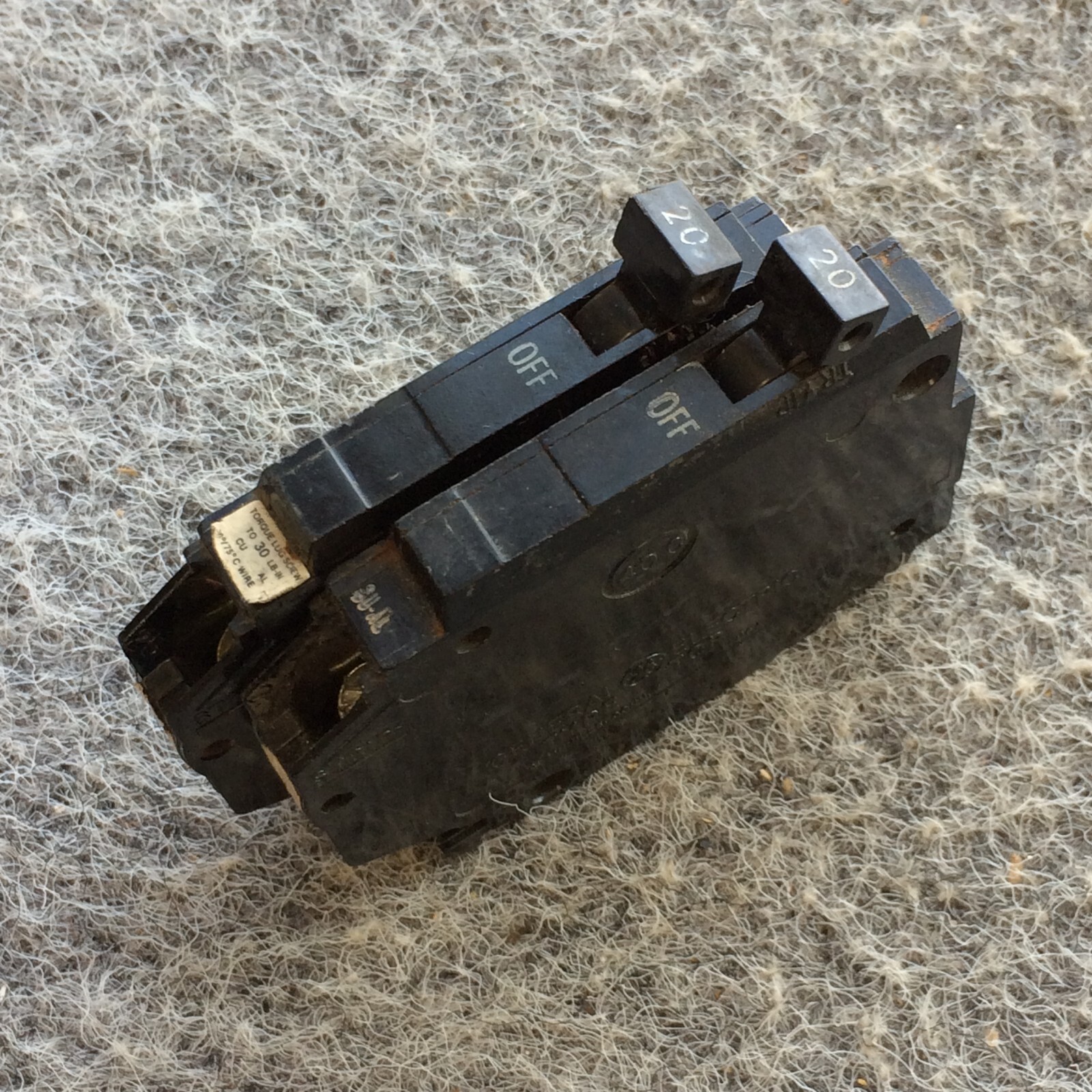 LOT OF 2 THQP120-GE 20A AMP 1P POLE 10kA@120/240V PLUG ON THIN BREAKER