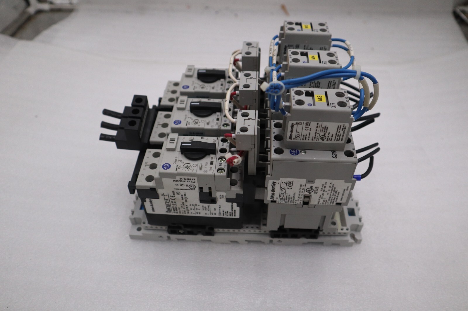 ALLEN BRADLEY 140M-D8E-C10 CIRCUIT BREAKER WITH 100-C30*00 CONTACTOR #4822-A