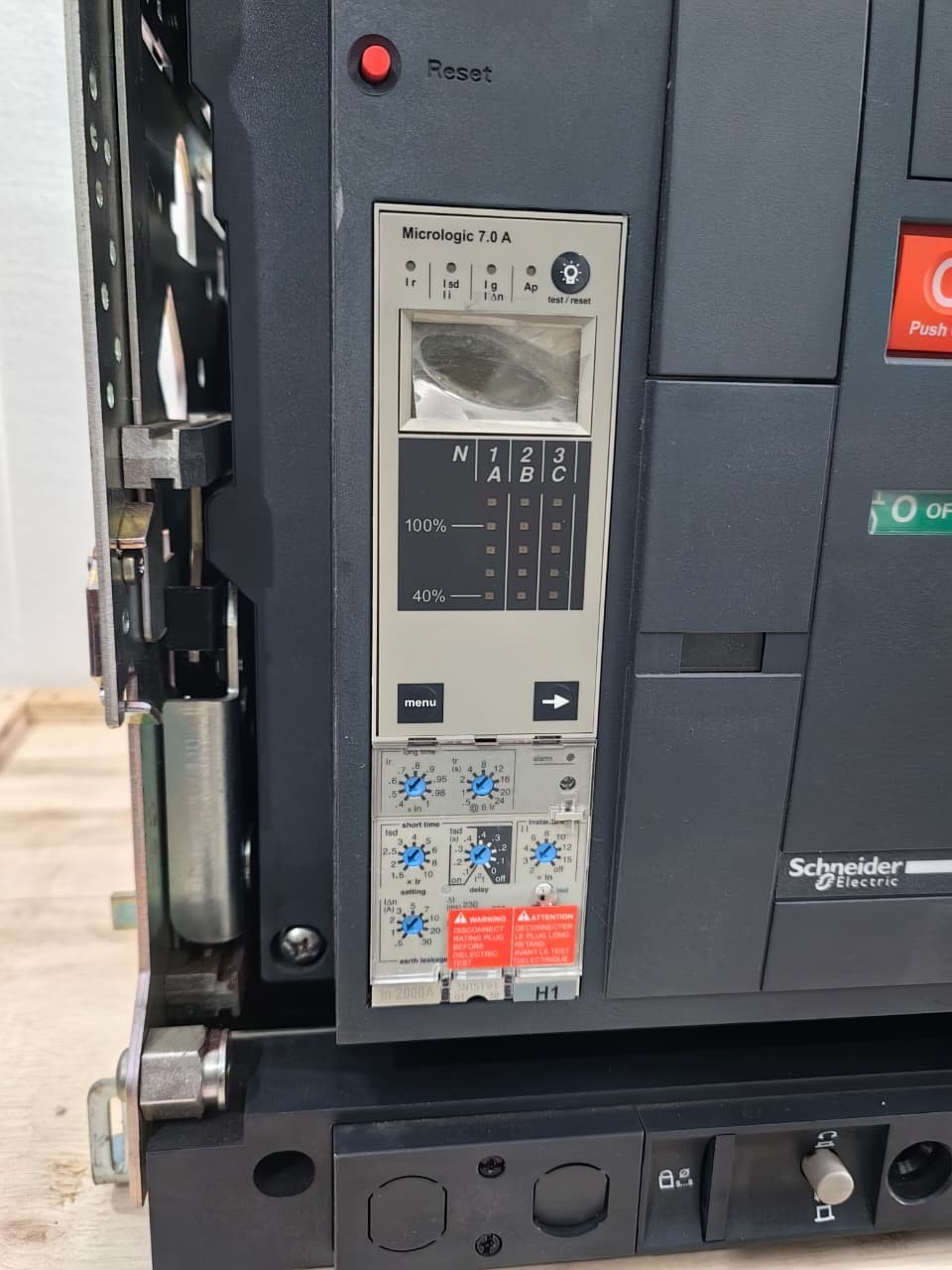 SCHNEIDER MASTERPACT | NW20H1 | NW20 H1 | MICROLOGIC 7.0A, 2000A, NEW NEVER USED