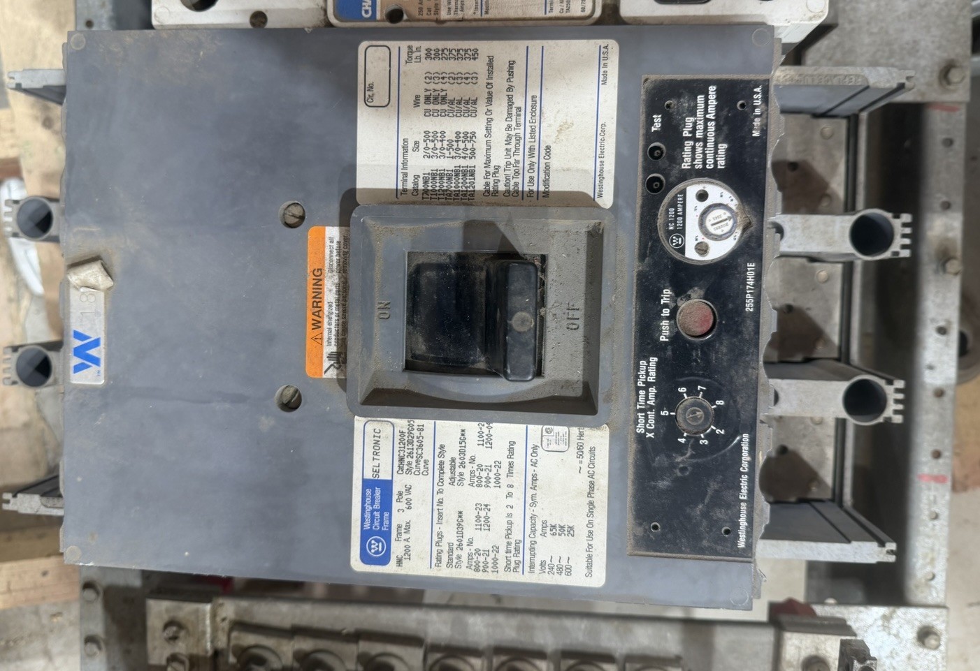 Eaton Series C HJD63F800 800A 3-Pole 600VAC Main Breaker Trip Indicator