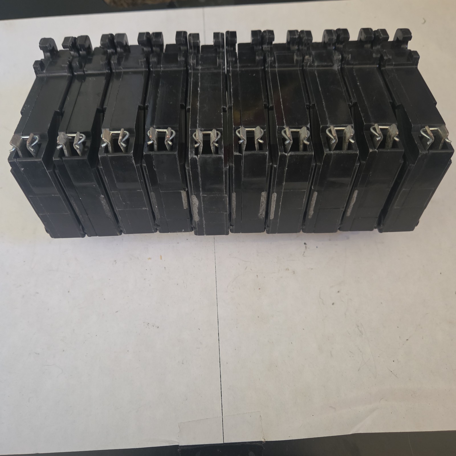 LOT OF 10 Cutler Hammer CH120 Swd Circuit Breakers 1 Pole 20 Amp Plastic Foot
