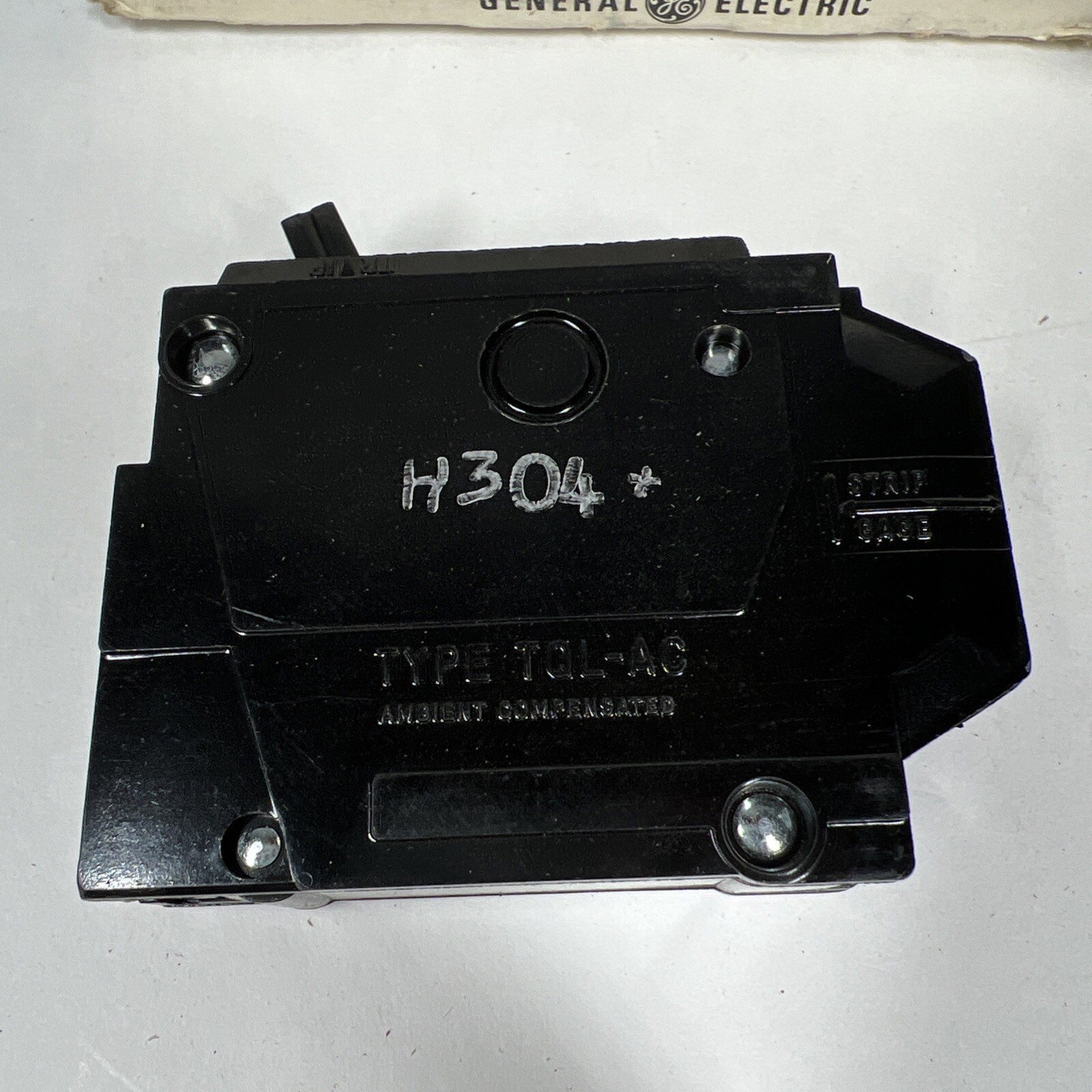 BOX OF 6 GE THQL1115 QLine Plug In Circuit Breaker 15 Amp SP 120/240V
