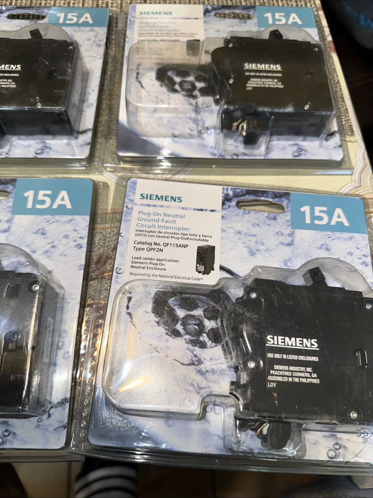Siemens Plug-On Neutral Ground-Fault Circuit Interrupter 15A QF115ANP QPF2N. X4