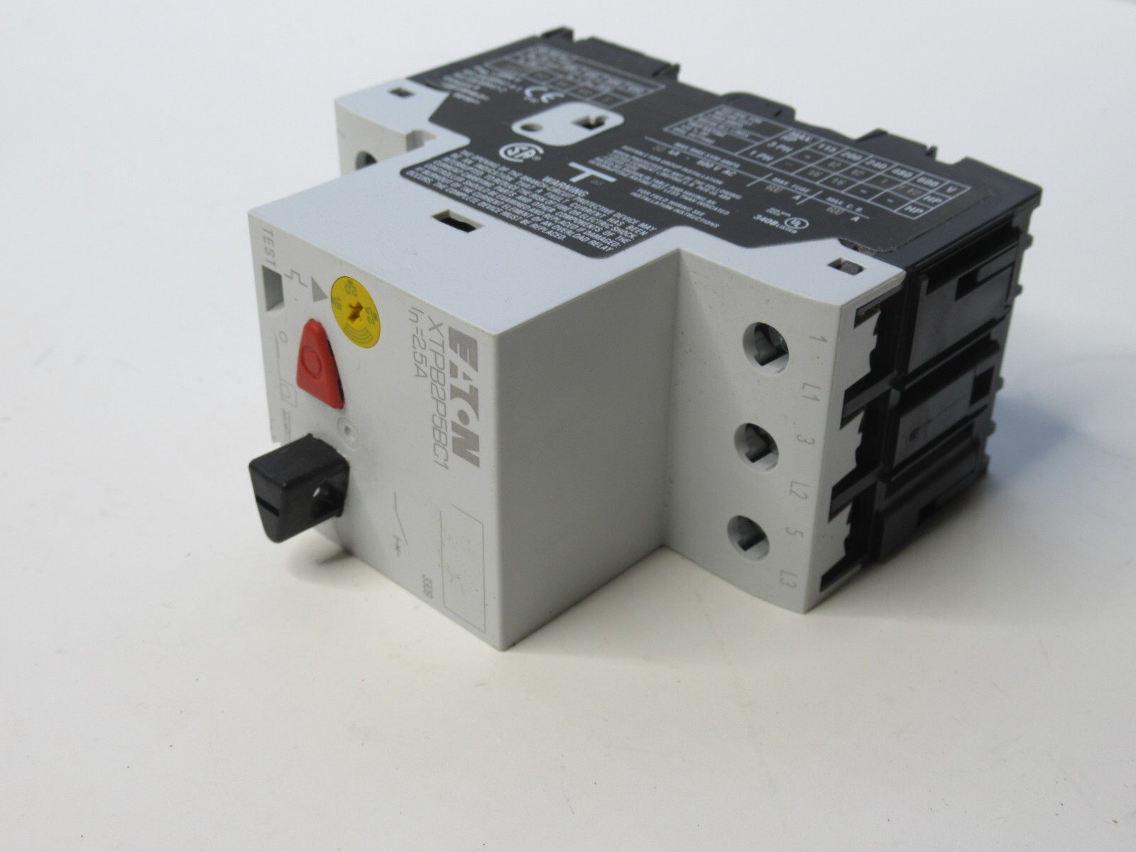 (NEW) CUTLER HAMMER / EATON XTPB2P5BC1 Series XT 2.5A Amp A Push Button Breaker