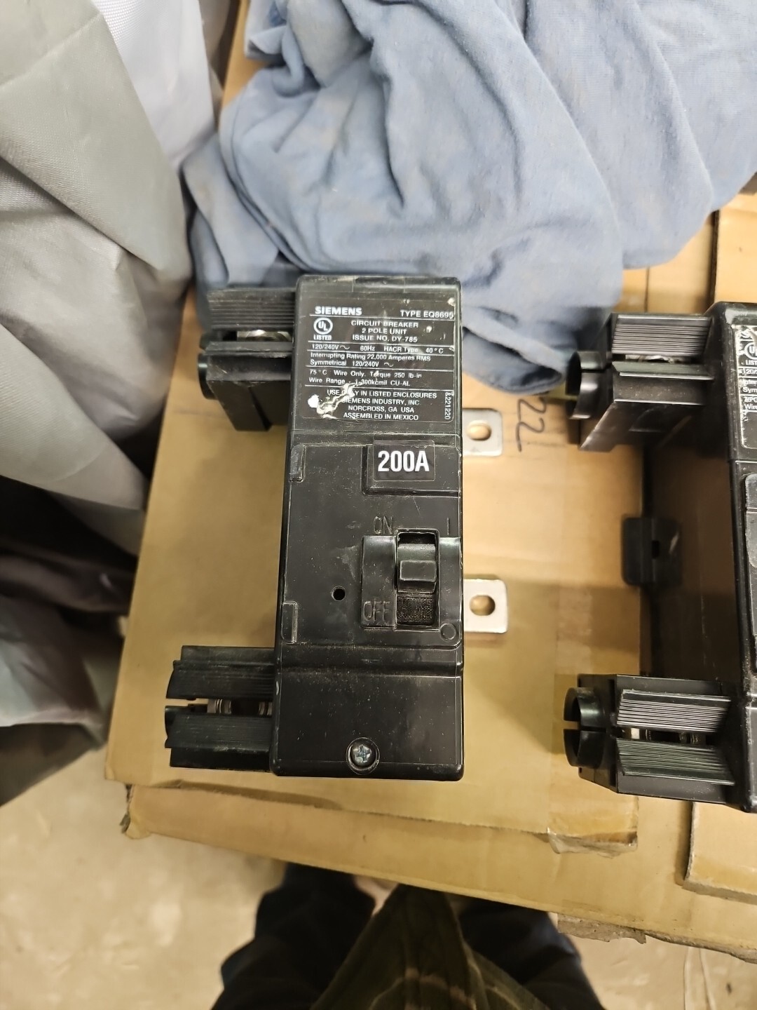 Siemens EQ8695 Circuit Breaker 200A 2P 120/240V