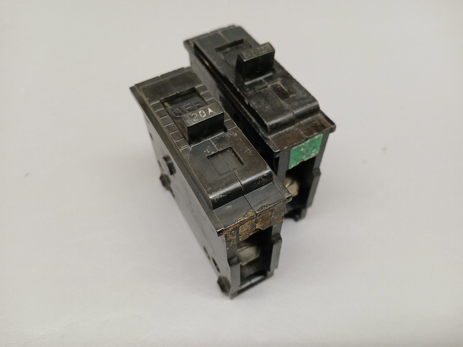 GE TQL1120 Single Pole 120/240 Volt 20 Amp Plug-In Circuit Breaker lot of 2