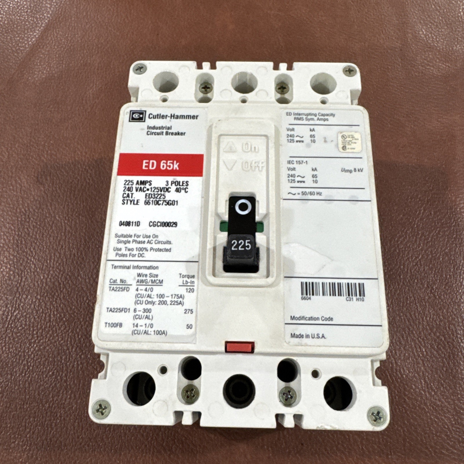 Eaton Cutler Hammer ED 65k ED3225 3 Pole 225 Amp Circuit Breaker 3P 225A 240VAC