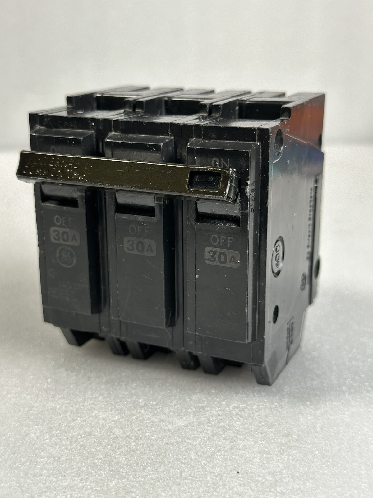 GE THQL32030 Plug-in Circuit Breaker 3P 30A
