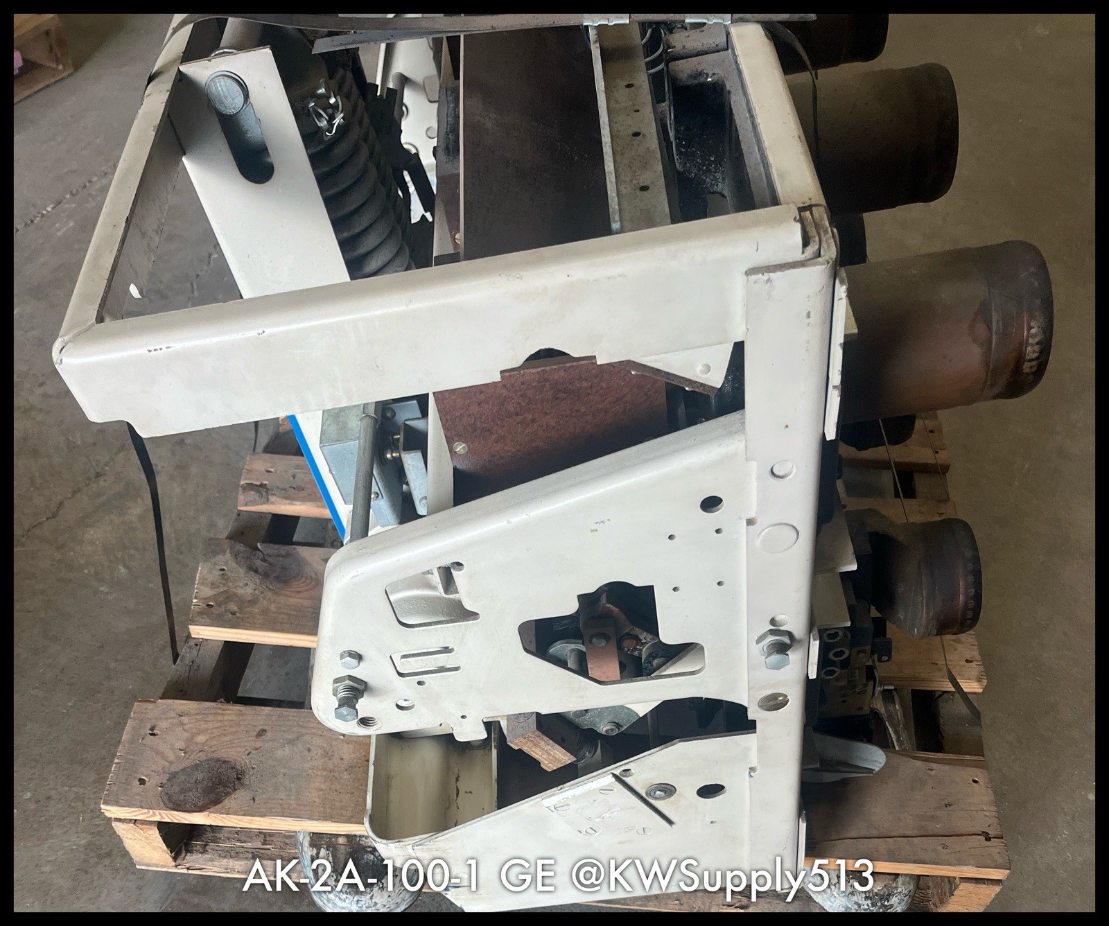 AK-2A-100-1~GE~AK-2A-100-1 4000AMP 3 Pole MO/DO Low Voltage Circuit Breaker Used