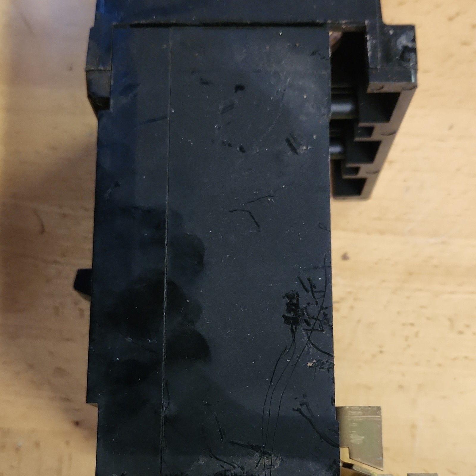 #81 Square D Circuit Breaker Q232200 200A 3-Pole 240V Plug-In/On