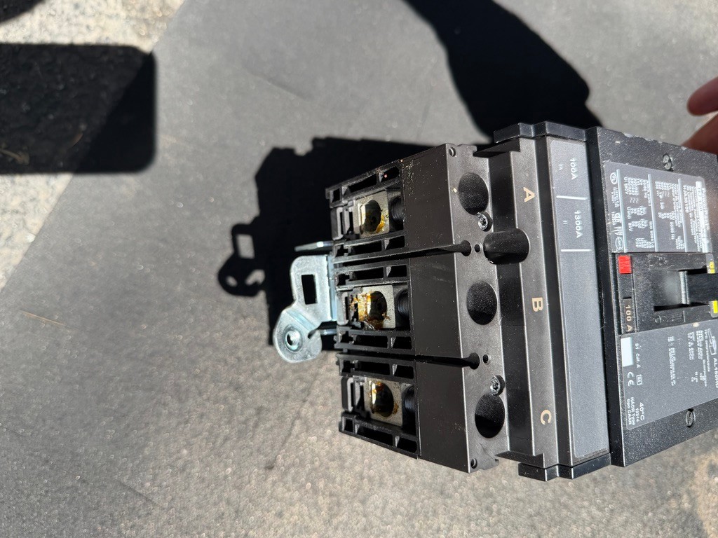 Square D HJA36100 PowerPact 100A 3-P 3-PH 600V Molded Case Circuit Breaker HJ150