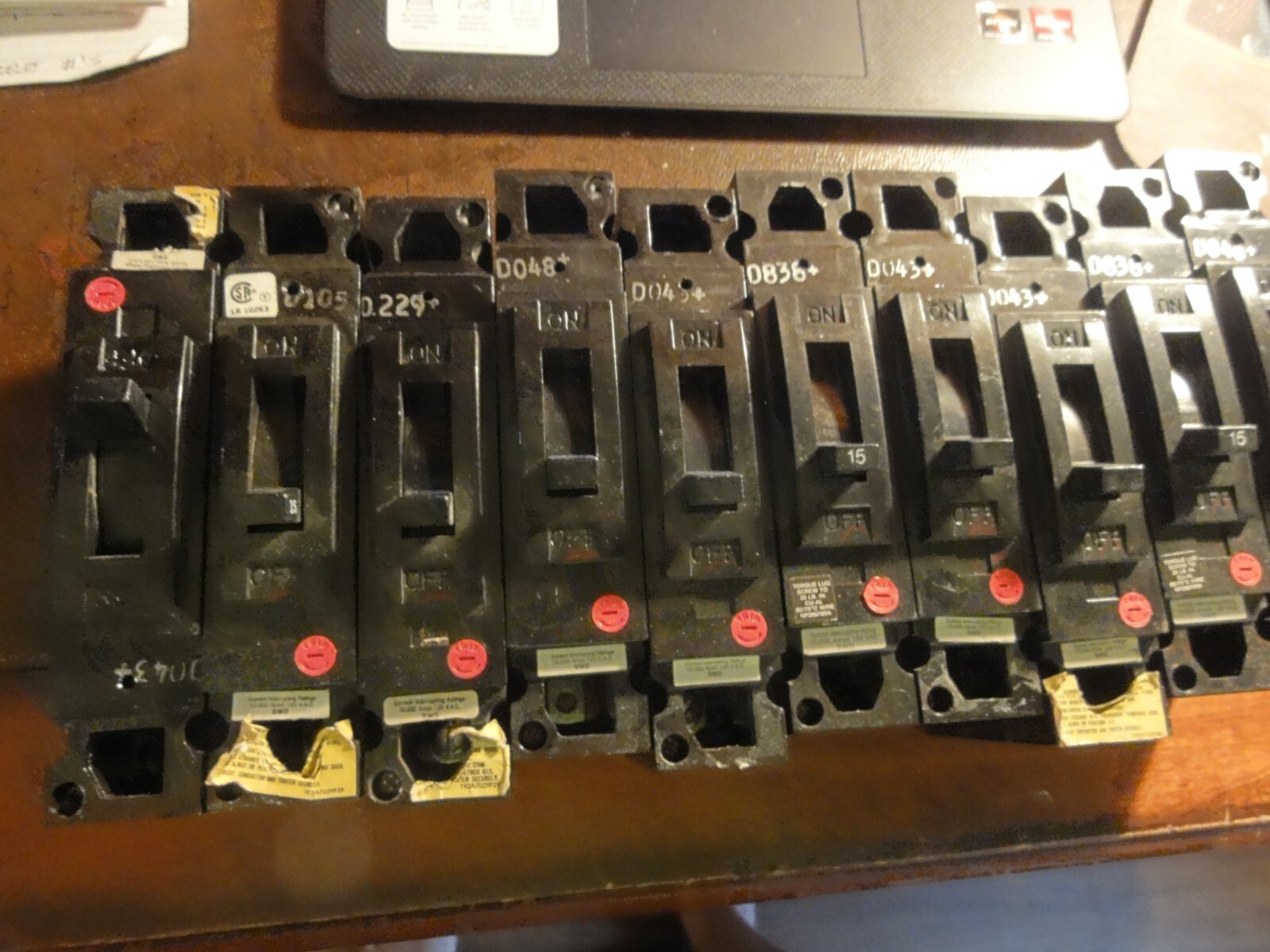 MIX LOT of 10 General Electric TED113020 WL TEB111015 + Circuit Breakers 20A 15A