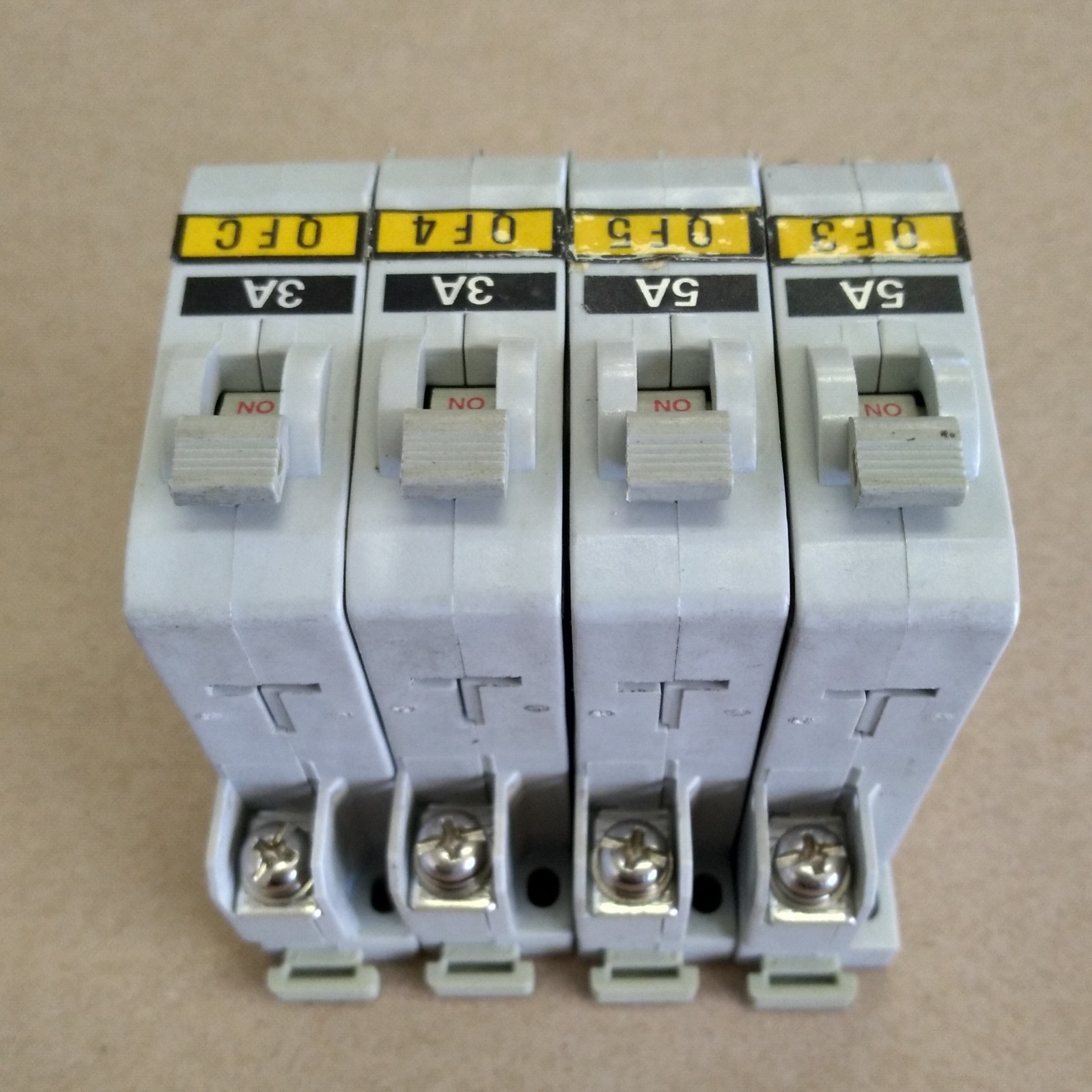 DACO DCP51DR 5A MW, 3A MW AND DCP51DR 3A MS CIRCUIT PROTECTOR