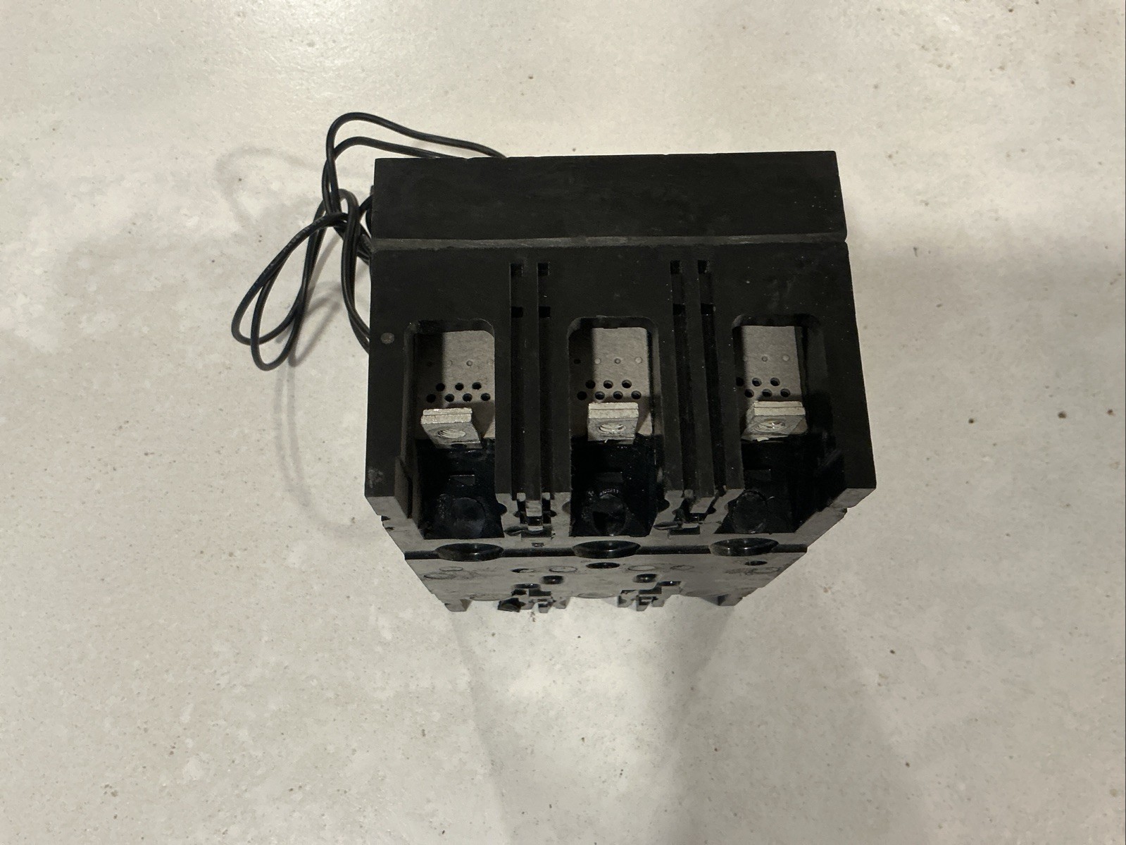 Ge Thed 3 Pole 80 Amp 600Vac Thed136080 Circuit Breaker With Built In Shunt Trip
