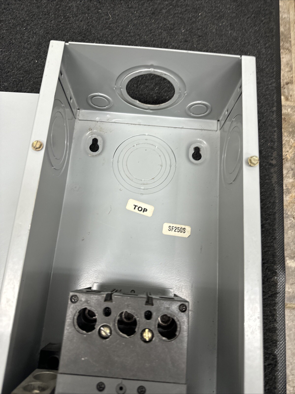 GE Spectra Circuit Breaker W/Enclosure 3 Pole 690V 250A sfla36at0250 W/Neutral