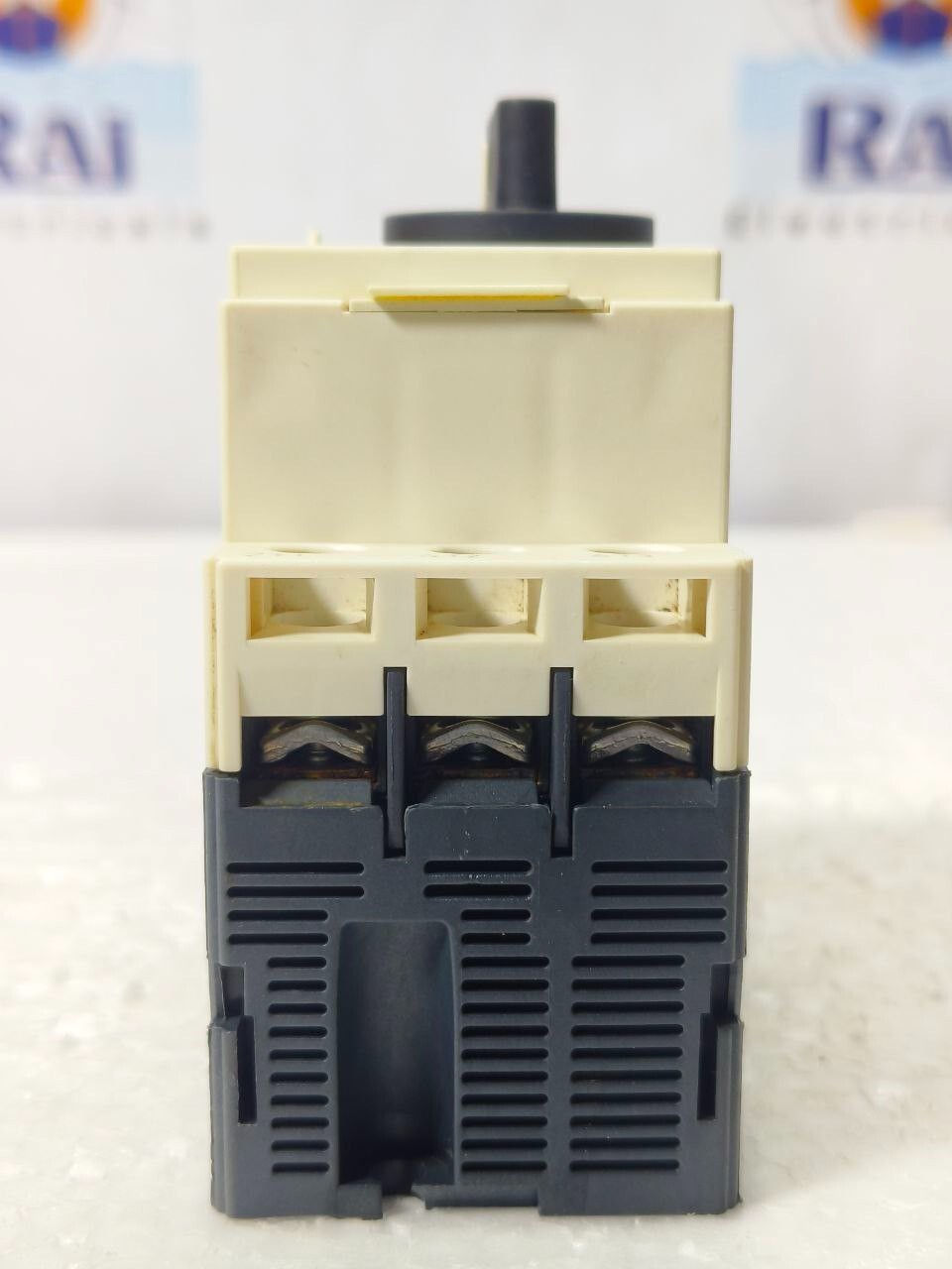 TELEMECANIQUE GV2-P08 2.5-4A MOTOR CIRCUIT BREAKER SCHNEIDER GV2P08 FREE SHIPING