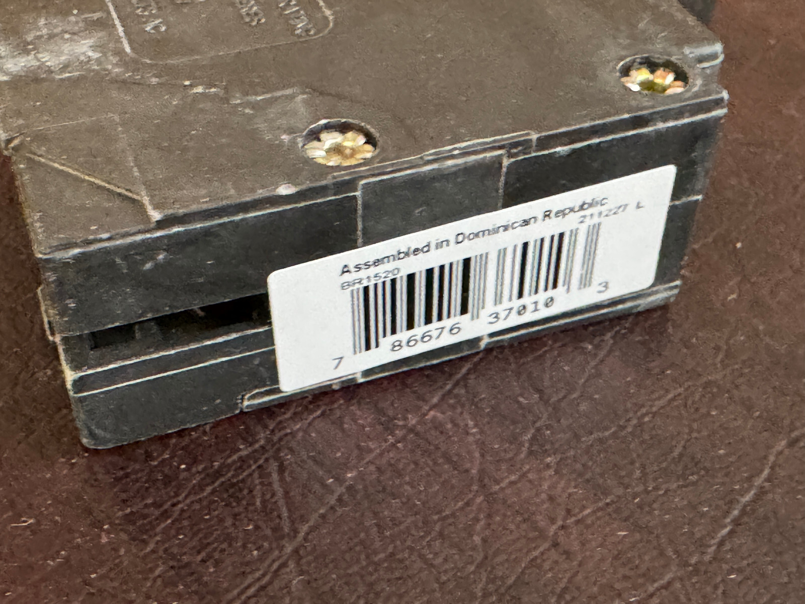 NEW Eaton BR1520 BR Circuit Breaker 20A / 15A Plug-on 1-Pole Cutler Hammer