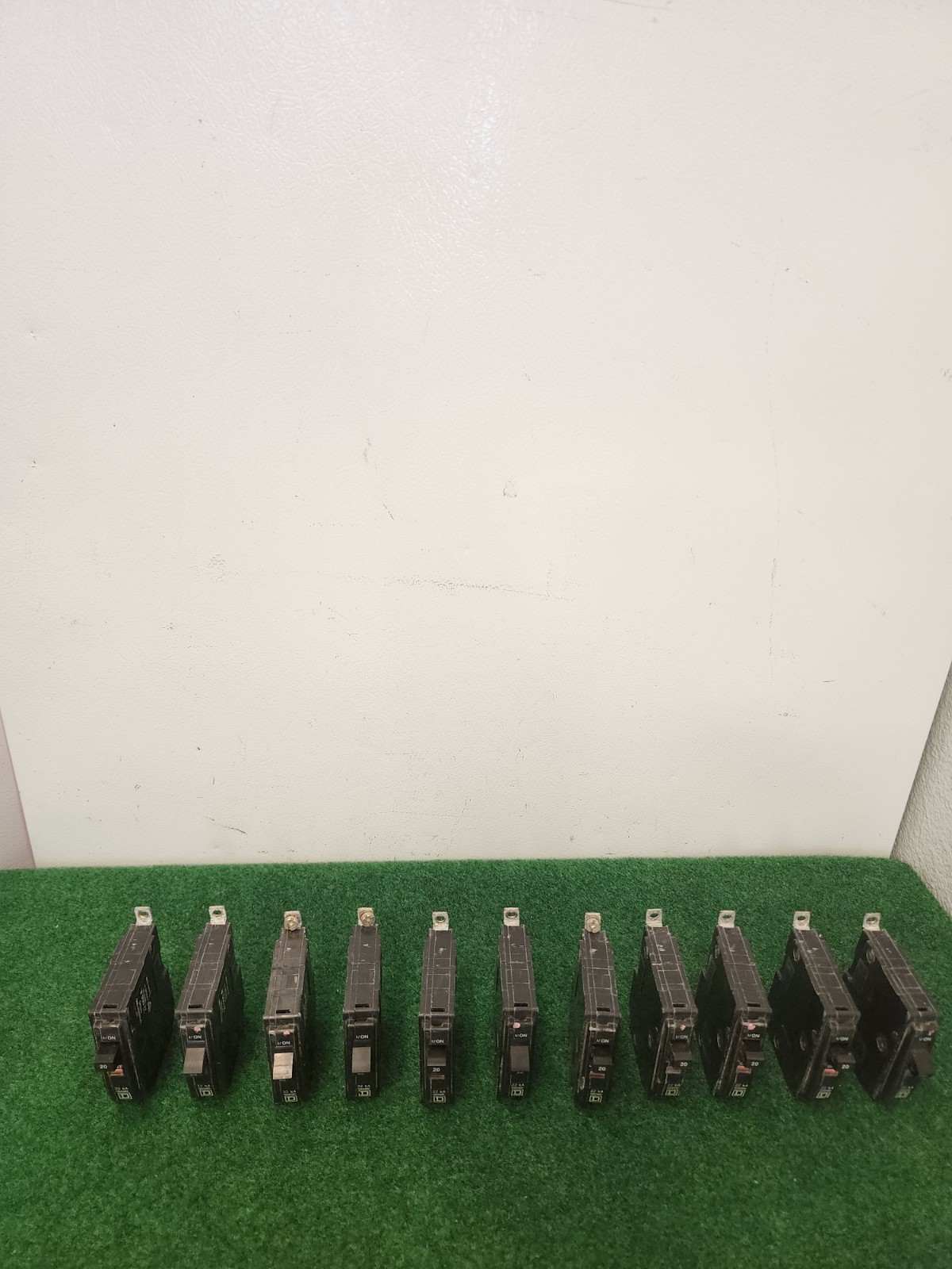 (11) Square D QOB120VH 20 Amp Single Pole 120 Volt 22kA Bolt-On Circuit Beaker