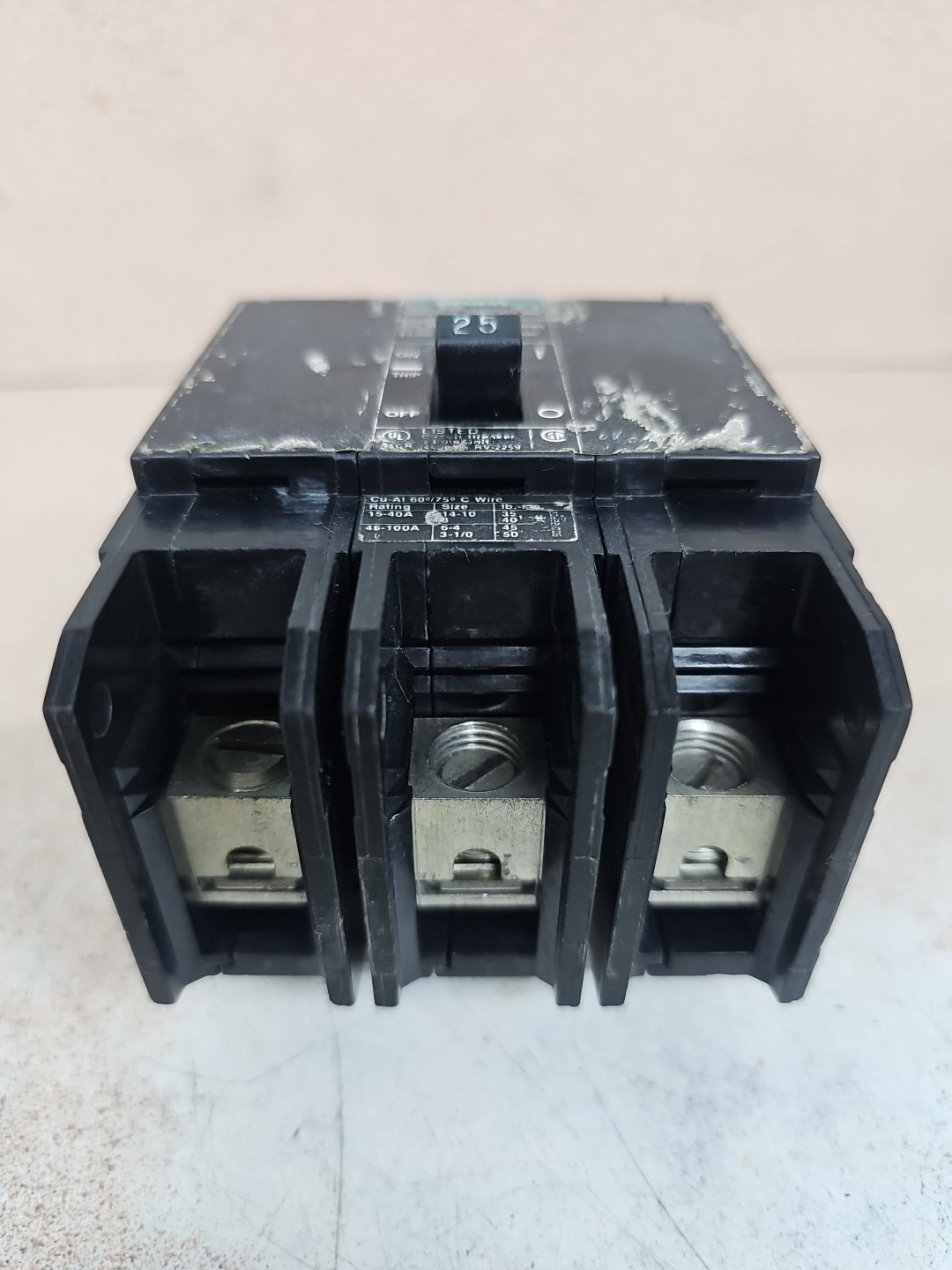 Siemens BQD325 Bolt-on 480V 25A 3 pole circuit breaker See pics