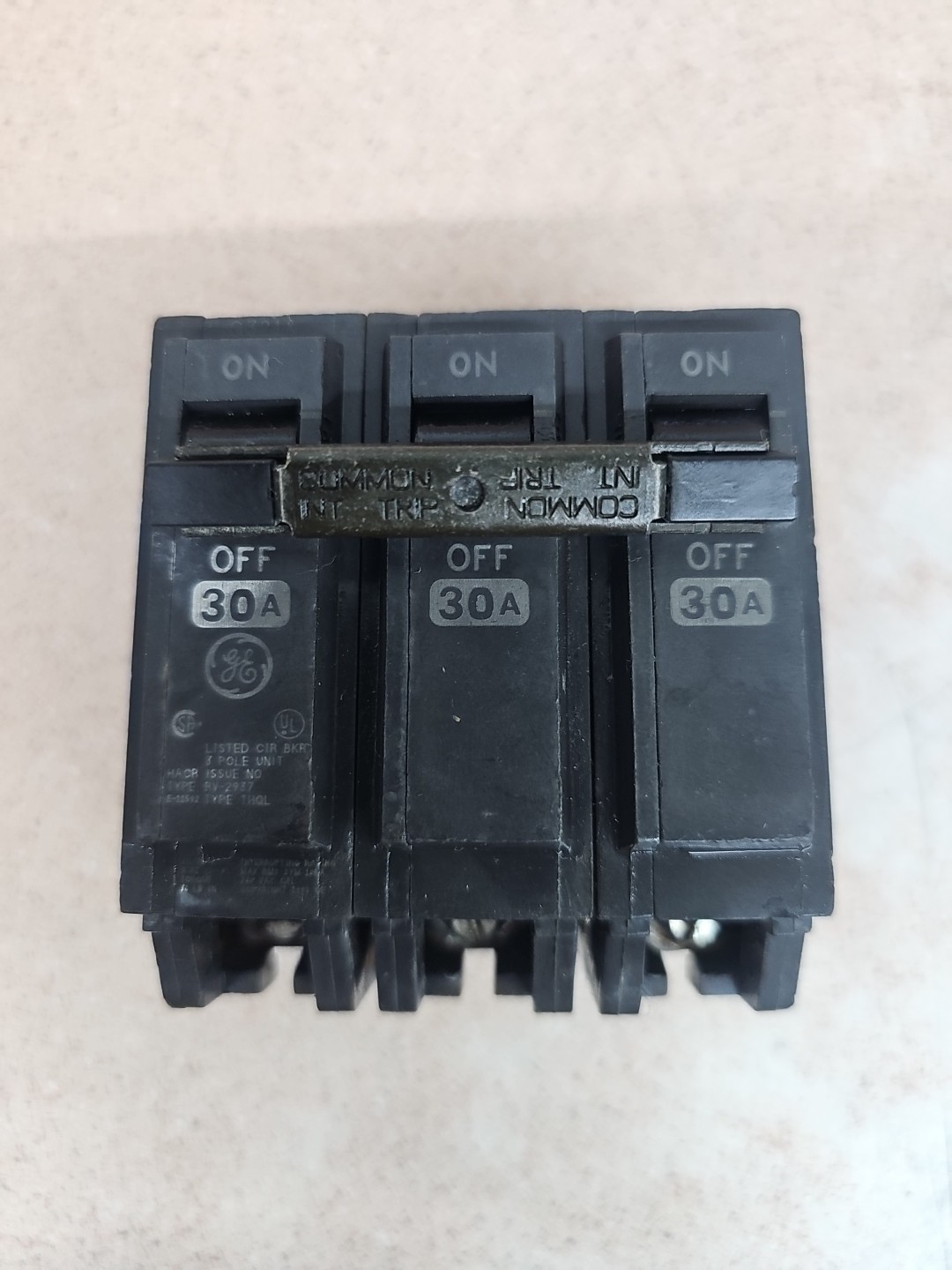 GE THQL32030 Circuit Breaker 30 Amp 3 Pole 240 Vac Chipped NT