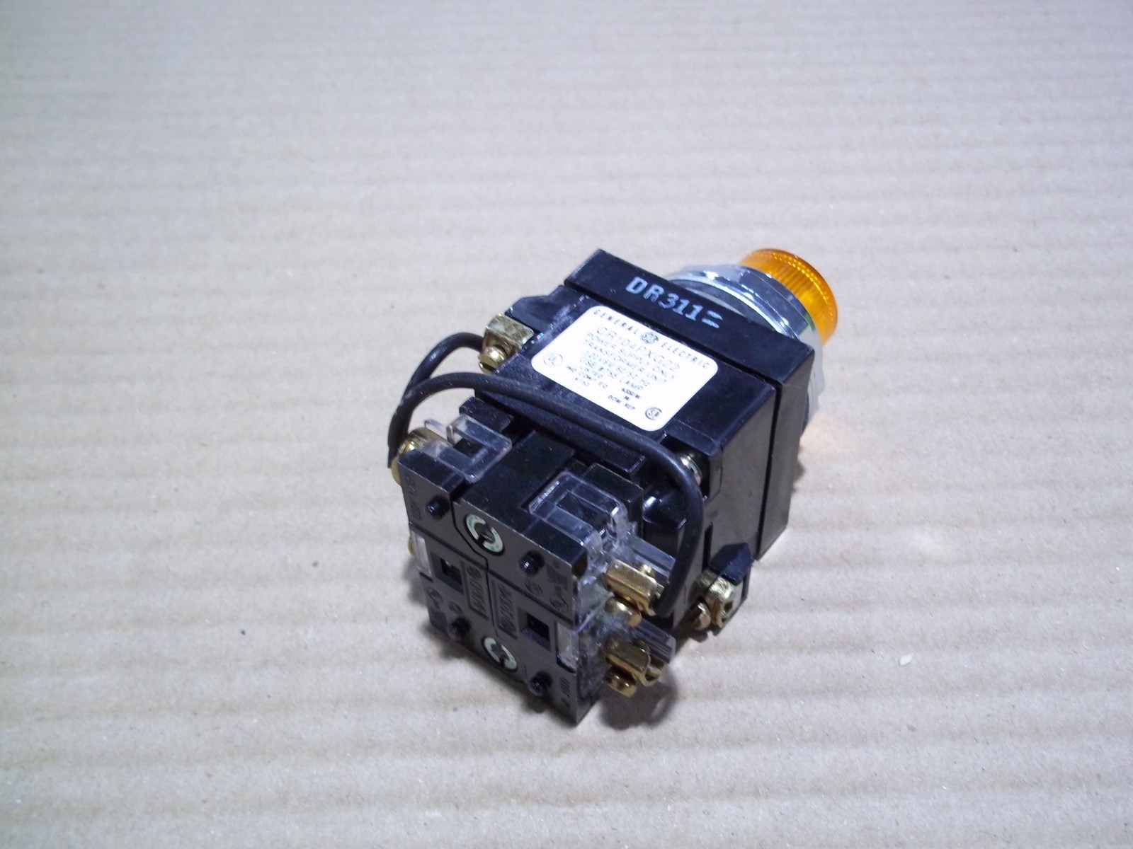 New General Electric CR104PLT32M Indicating Light Heavy Duty Type Amber Lens