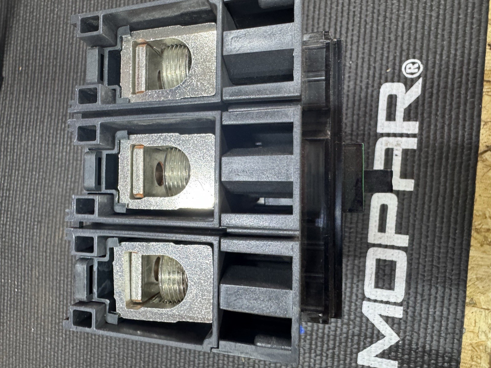 Square D/PowerPacT JD 250 A050J727 3 Poles Circuit Breaker ( 250AMPs )