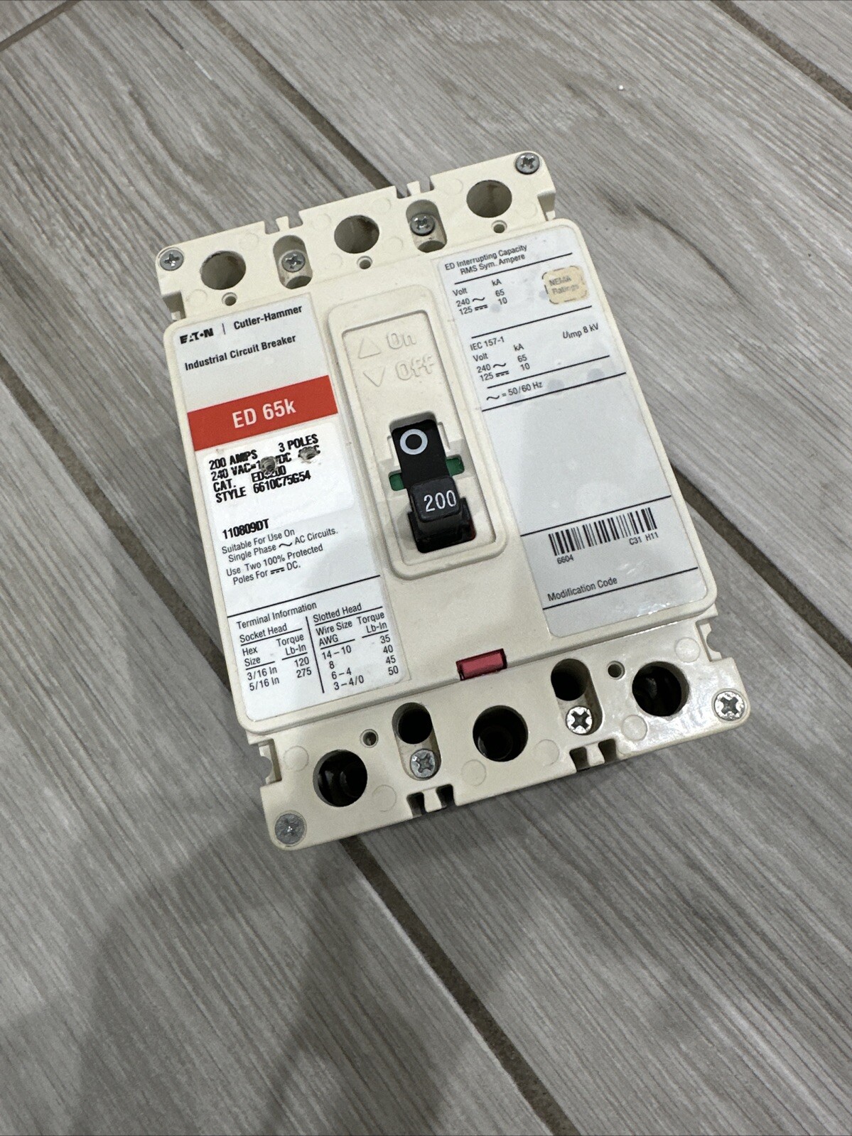 ⚡Eaton ED3200 Molded Case Circuit Breaker ED 65k 200 Amp 3-Pole 240 Vac 125 Vdc