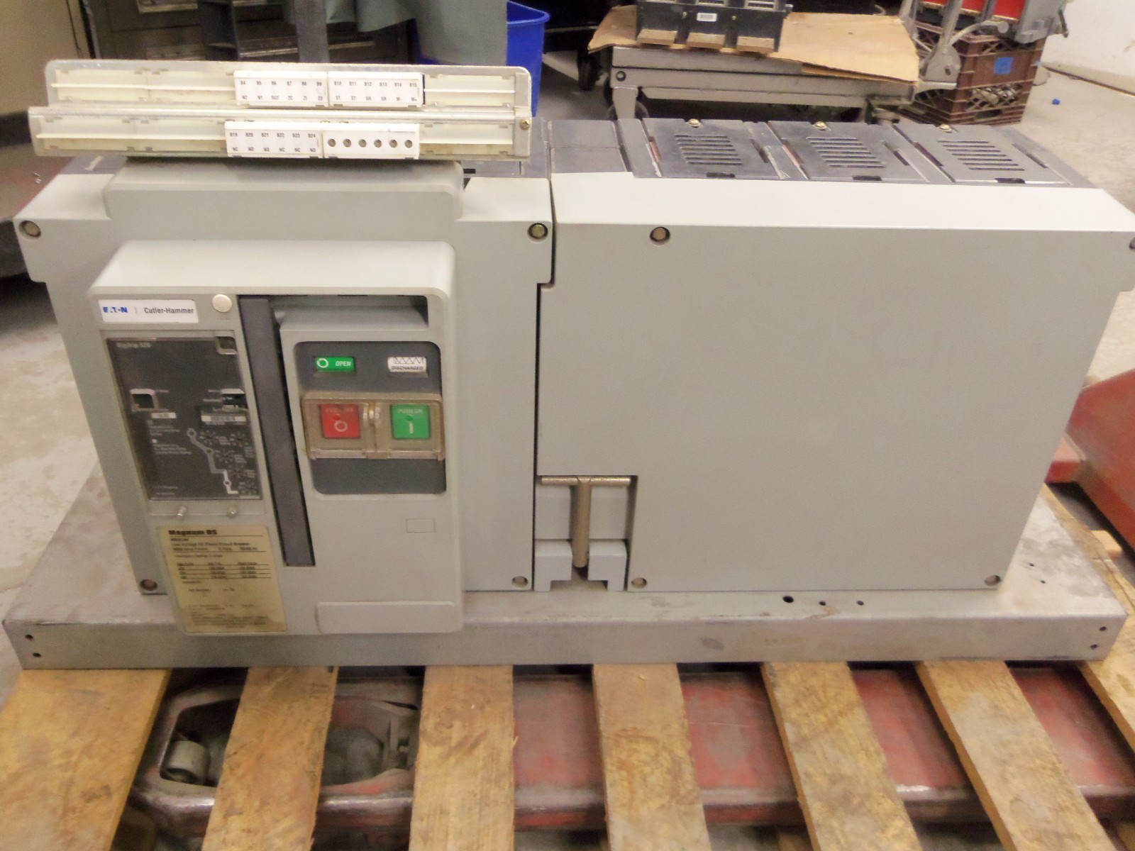 Eaton Cutler Magnum DS MDSC4N 3 Pole 4000 Amp Circuit Breaker Digitrip 520 5LSI