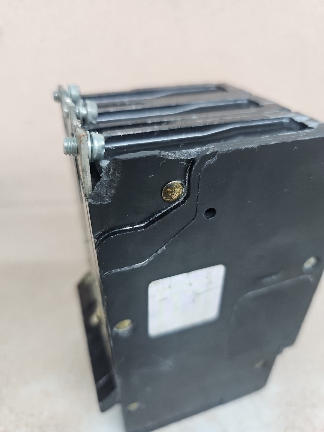 Square D EDB34060 60 Amp 3 Pole 277/480V EDB Circuit Breaker Bolt on See pics