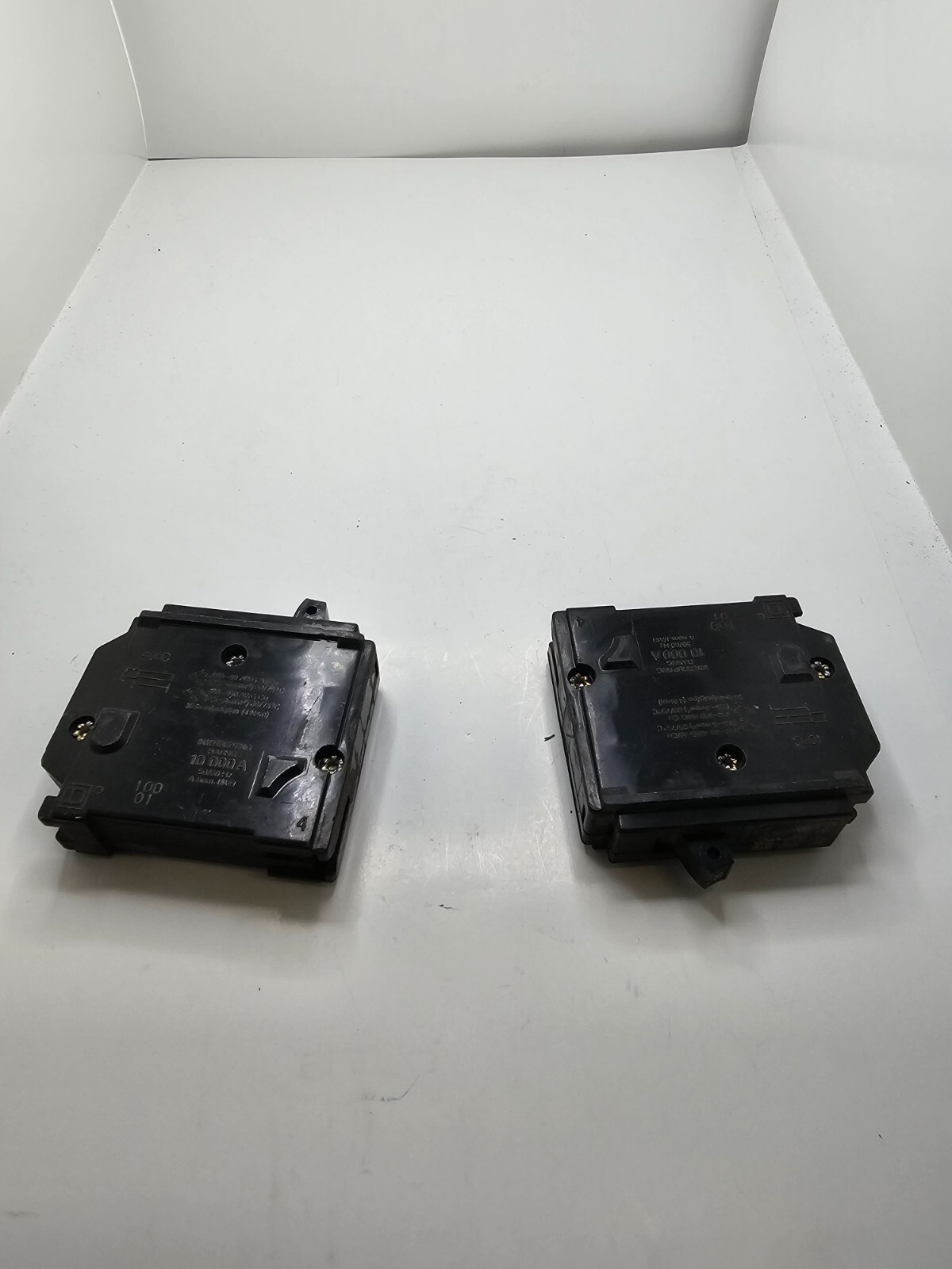 (QTY2)Square D HOM 10KA 120/240V 50/60 Hz Single Pole 20A Circuit Breaker N-6020