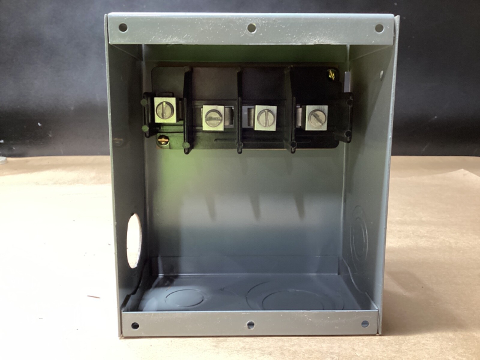 Square D PTB-14 100 amp Plug in Busway Tap Box 600 volt #113G111PR7*CO