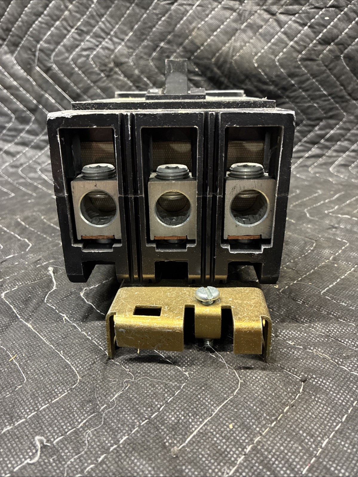SQUARE D KC34225 225 amp 3 pole 65kA@ 480 V, I line Circuit Breaker molded case