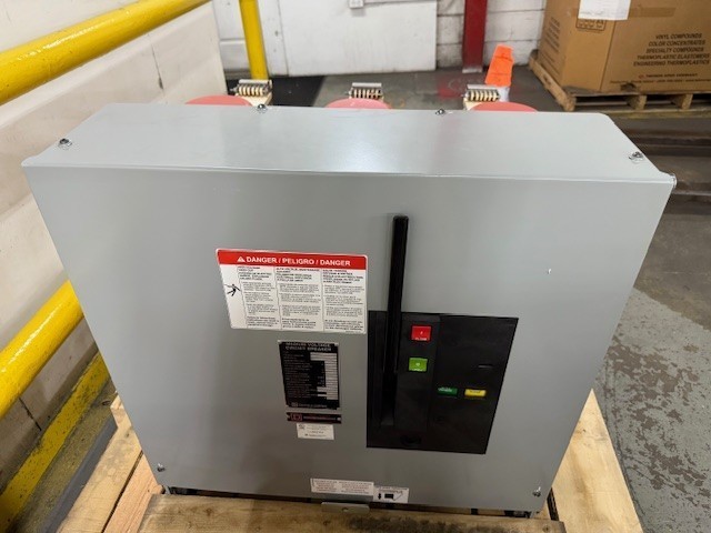 Square D Type VR 4.76kV, 1200A, 250MVA Vacuum Circuit Breaker