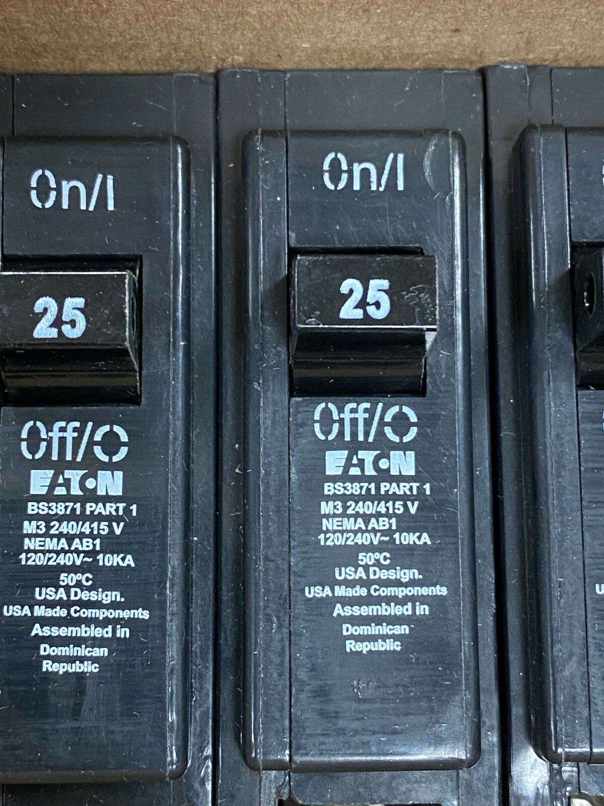 👀 10) NEW EATON 25 AMP CIRCUIT BREAKER 1 POLE 240/415 VAC HQP1025R3 BOX OF 10