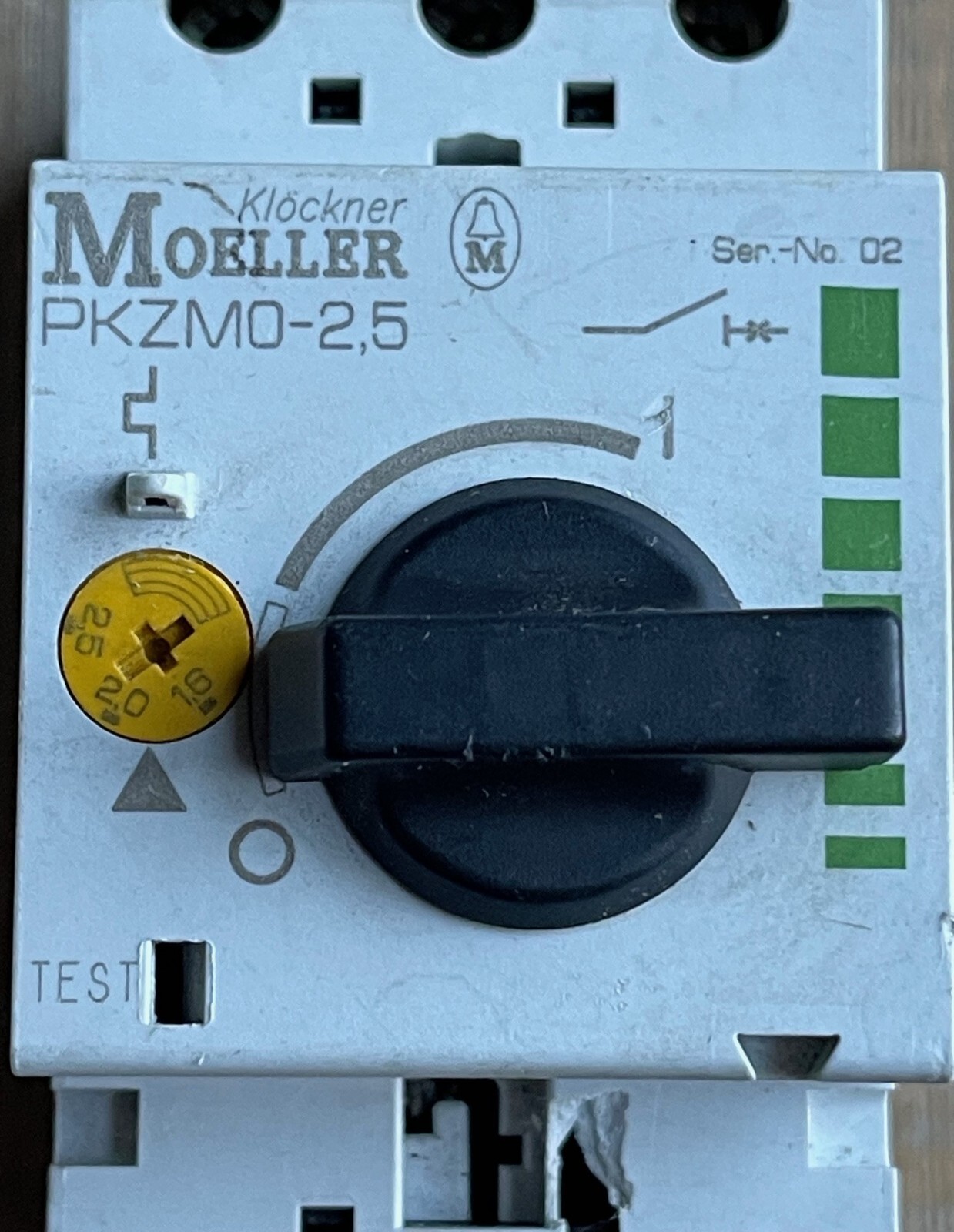 KLOCKNER MOELLER PKZM0-2.5 MOTOR PROTECTOR CIRCUIT BREAKER 1.6-2.5A